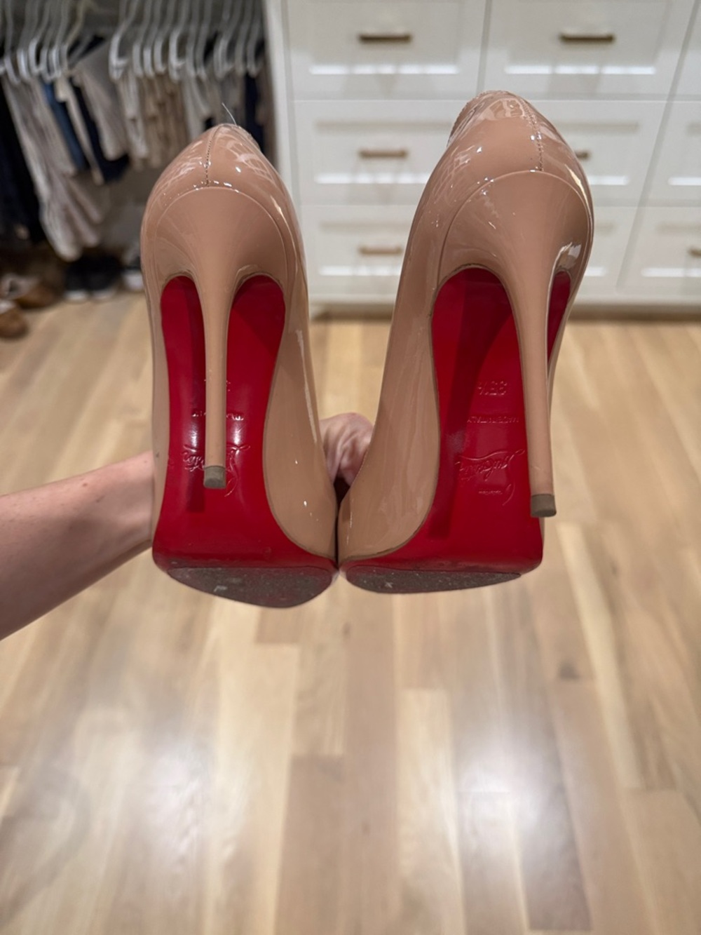 Christian Louboutin Nude Patent Leather Pigalle follies 100mm - Picture 3 of 3